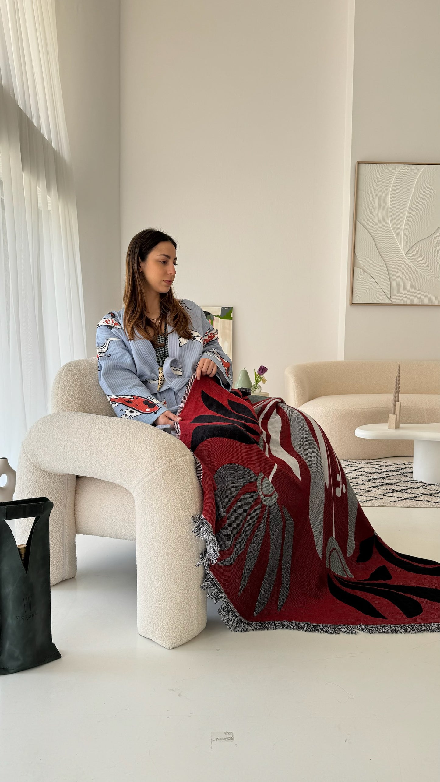 Flower Couch Throw - 100% cotton, jacquard couch throw with flowers in a vase pattern, tones different on each side