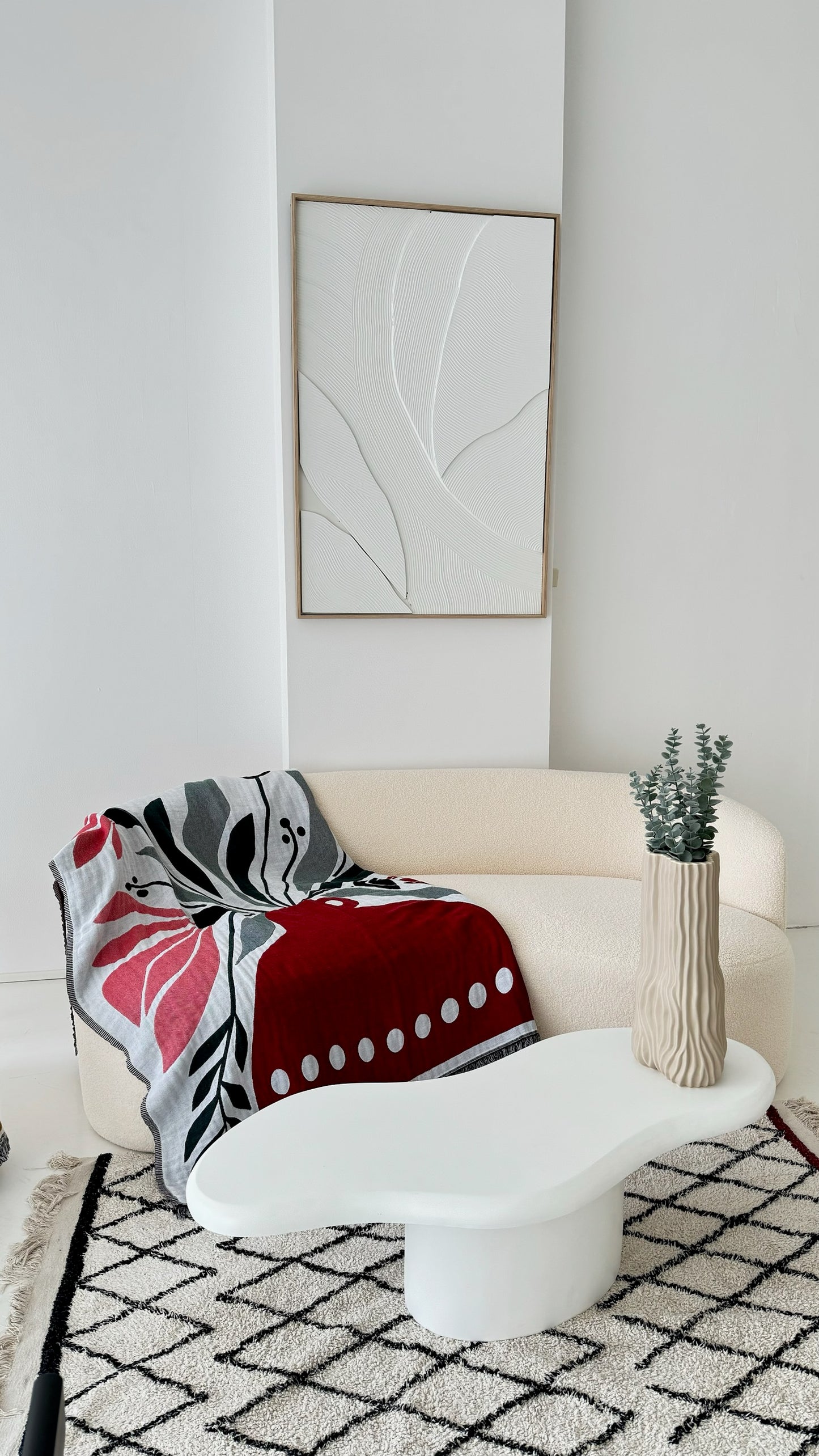 Flower Couch Throw - 100% cotton, jacquard couch throw with flowers in a vase pattern, tones different on each side