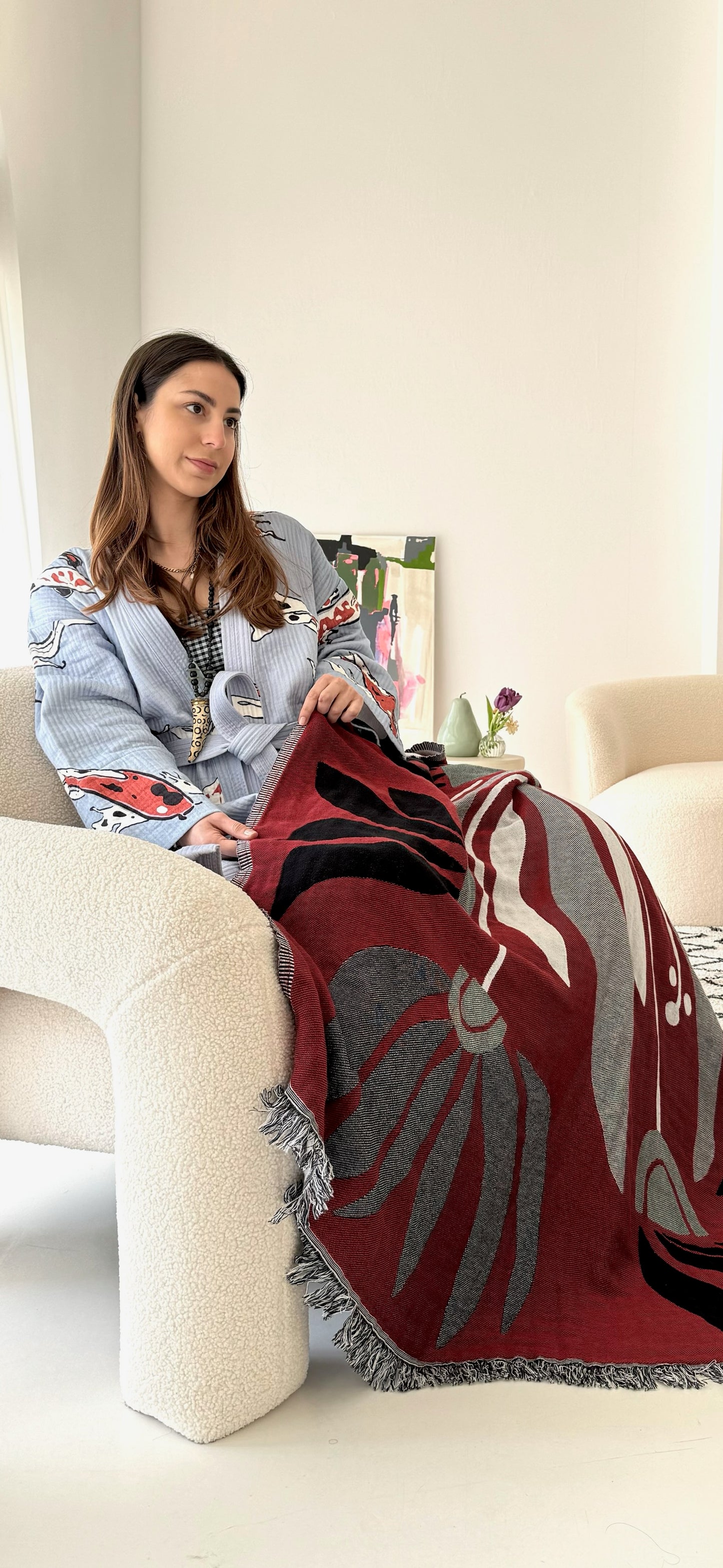 Flower Couch Throw - 100% cotton, jacquard couch throw with flowers in a vase pattern, tones different on each side