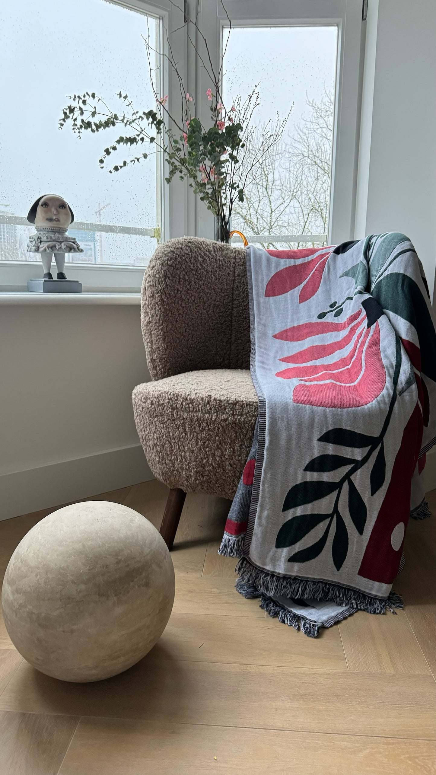 Flower Couch Throw - 100% cotton, jacquard couch throw with flowers in a vase pattern, tones different on each side