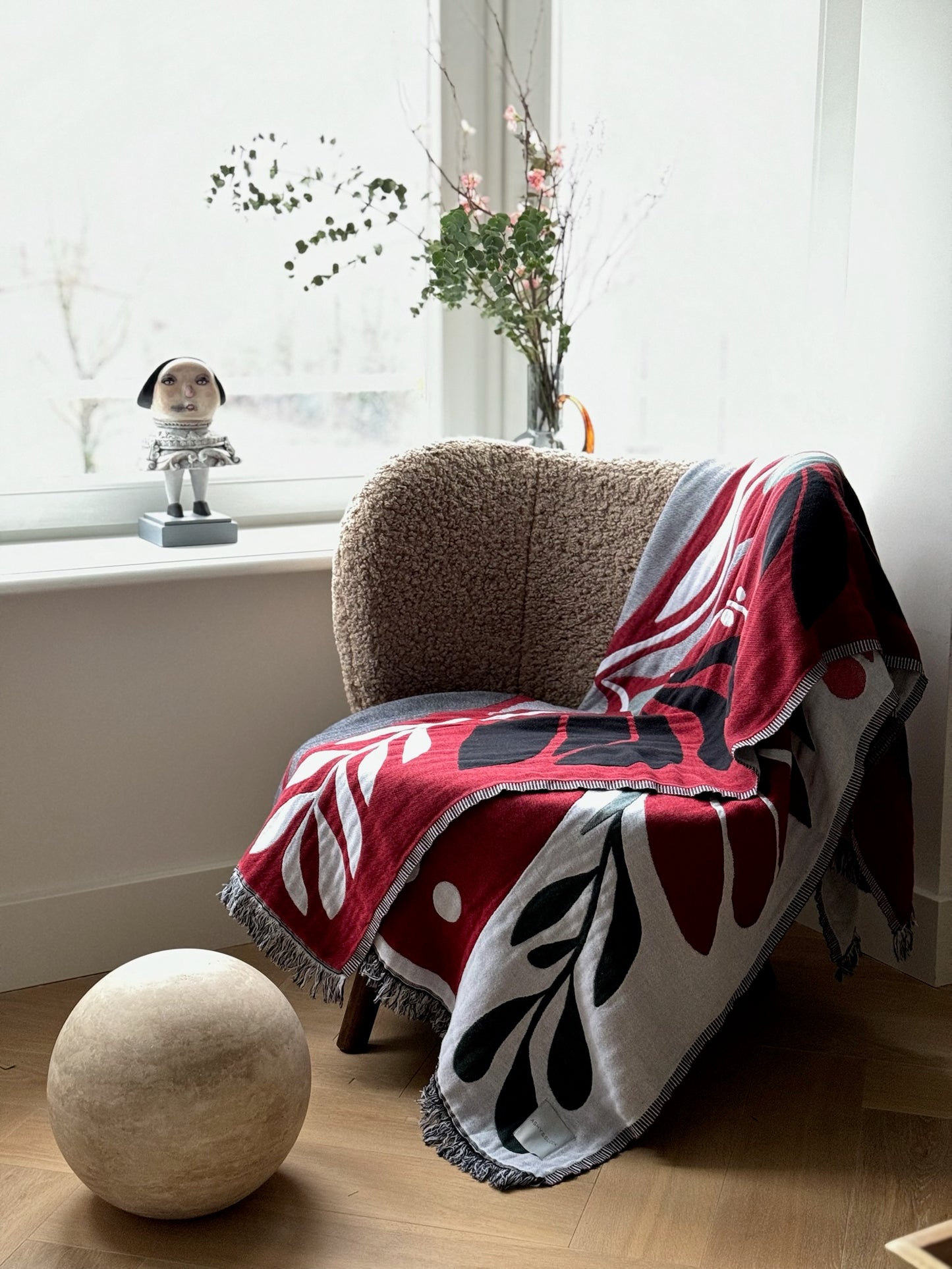 Flower Couch Throw - 100% cotton, jacquard couch throw with flowers in a vase pattern, tones different on each side