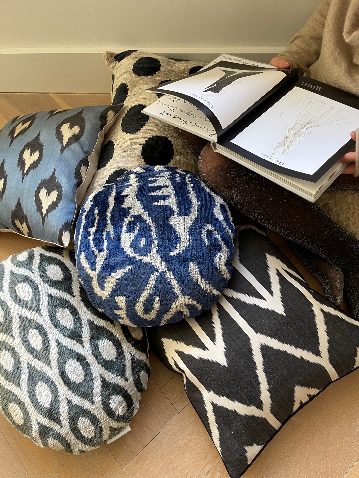 Hoop Round Silk/Velvet Cushion